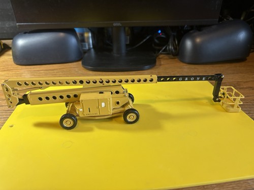 NORSCOT GROVE MANLIFT AMZ131XT 1:50 DIECAST MAN LIFT 30099 USED GOOD COND. RARE - Picture 6 of 15