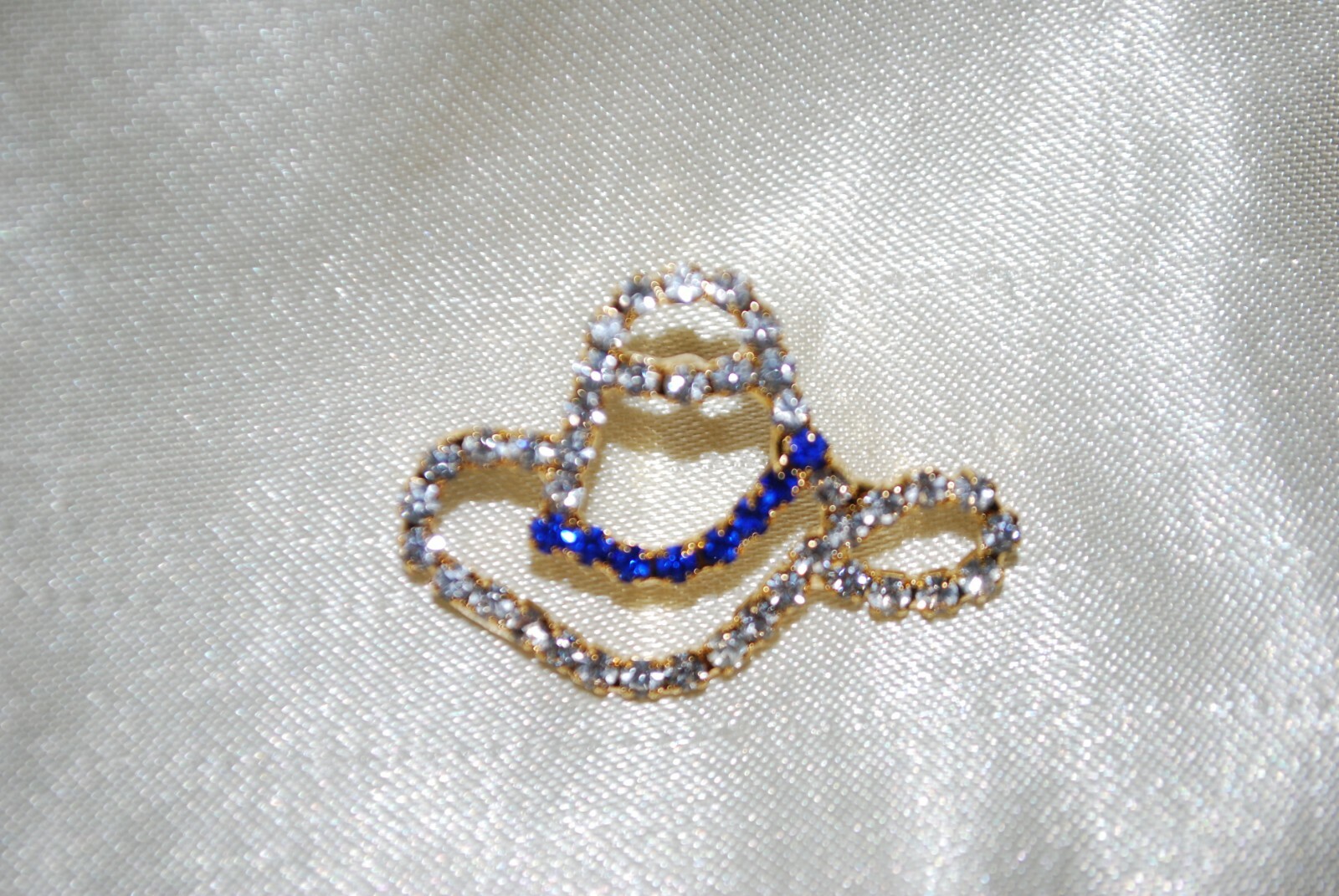 Spilla cappello cowgirl cristallo argento western rodeo cavallo stock spettacolo pony stallone