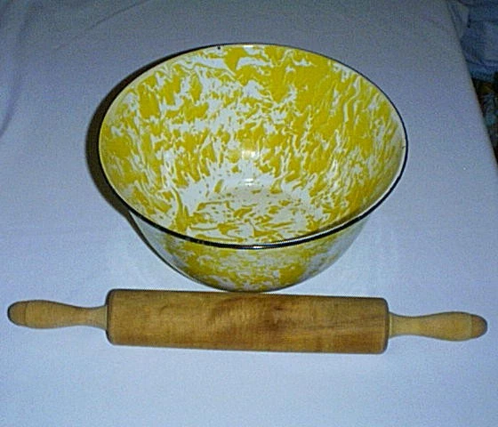 Farmhouse EnamelWare GraniteWare White & Yellow Swirl Mixing Bowl & Rolling Pin