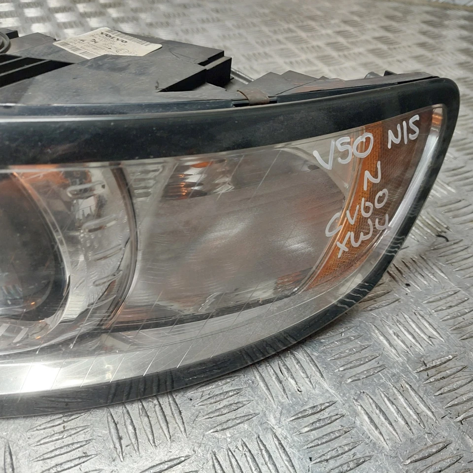Volvo V50 D 2010 N/S Faro pasajero lado izquierdo faro xenón Foto 3 de 4