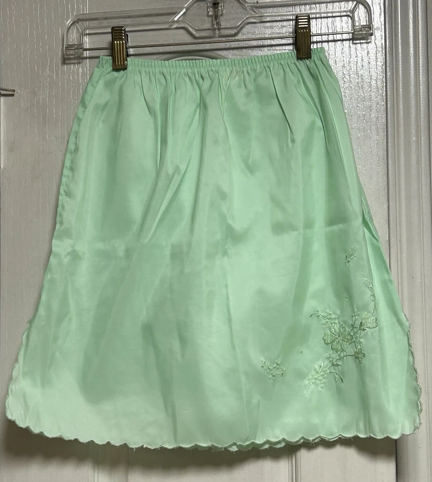 Vintage 1960s Mint Green S(fits XS) Half Slip-Triumph International? - Image 2 of 4