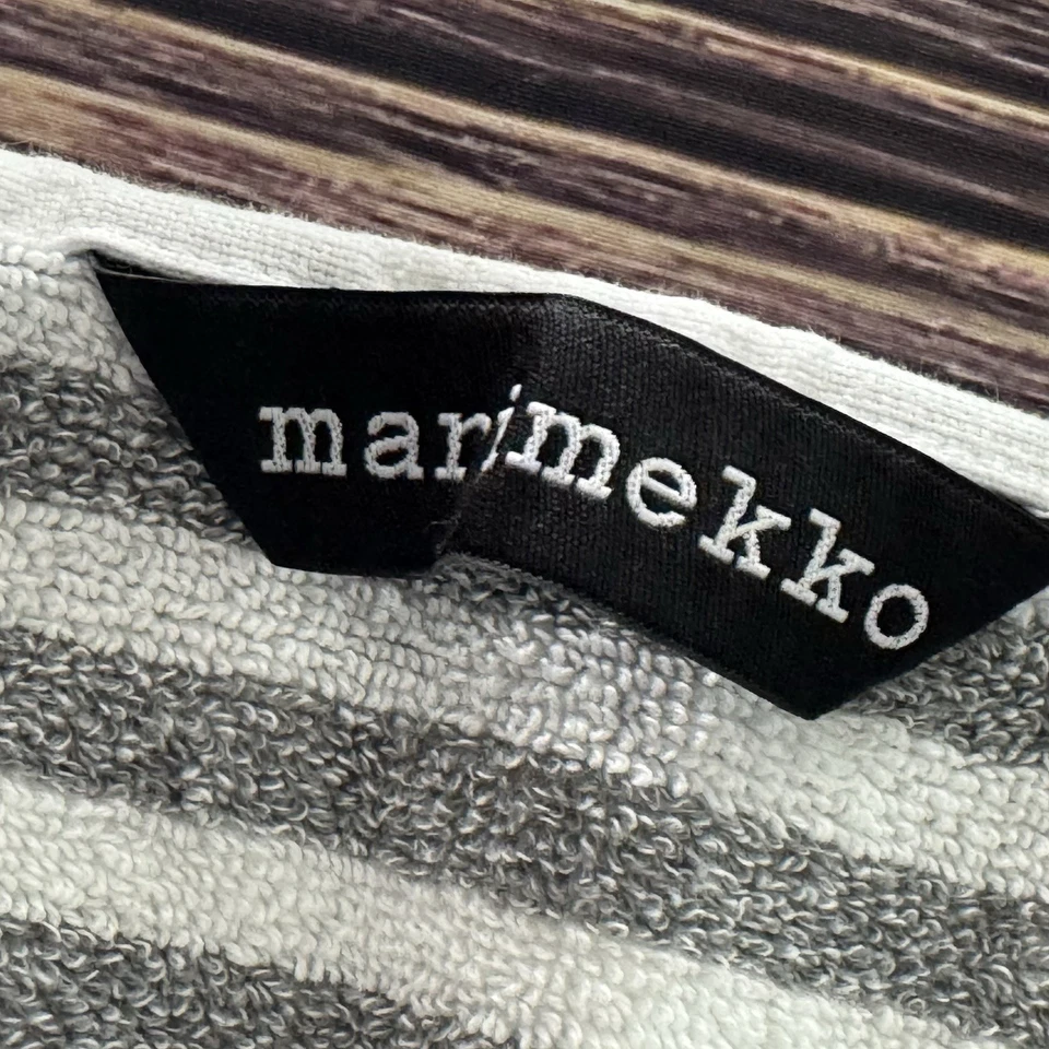 Toalla de mano Marimekko Kaksi Raitaa gris a rayas de doble cara de algodón Foto 4 de 4