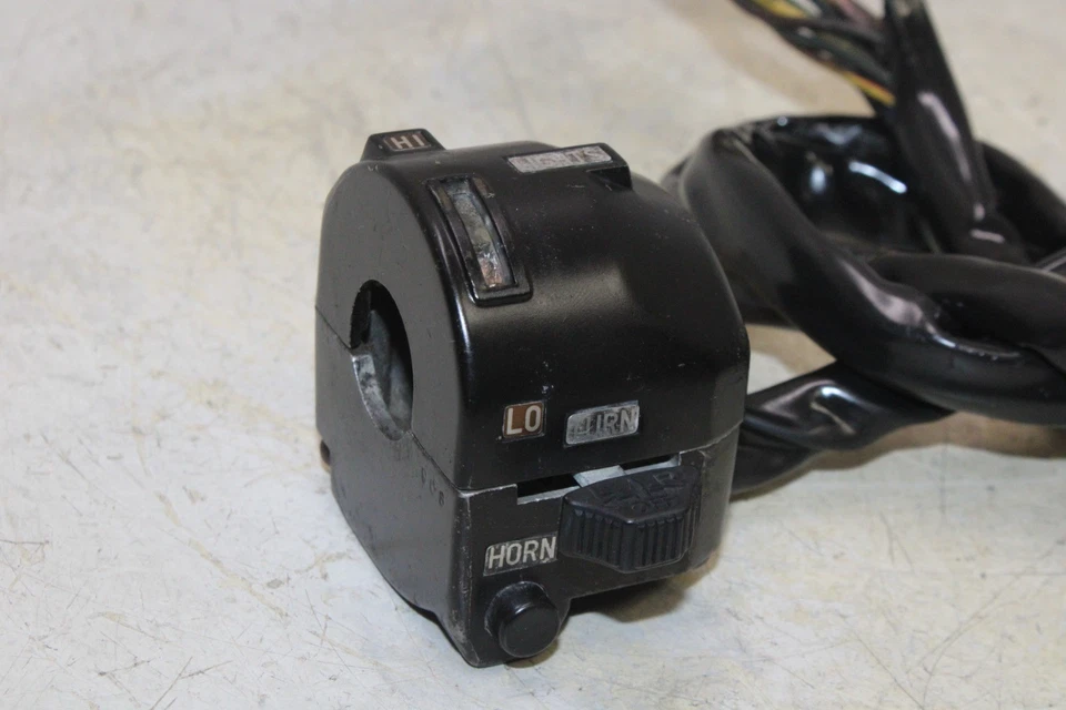 1980 YAMAHA XS850 OEM ЛЕВЫЙ ЗАЖИМ НА РУЧКЕ РУПОР СИГНАЛЫ ПЕРЕКЛЮЧАТЕЛЬ - Изображение 2 из 4