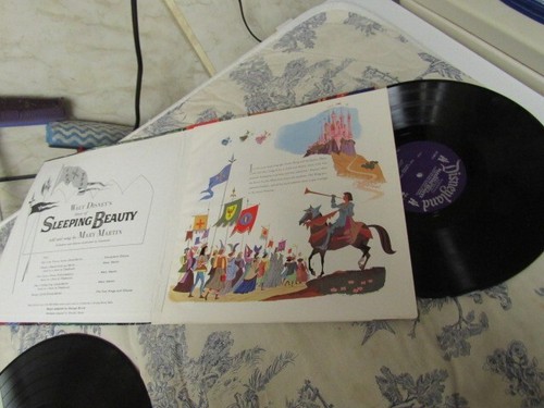 (2) Vtg. Disneyland Records "Sleeping Beauty & Songs for Bedtime" 33 RPM Records - Picture 19 of 24
