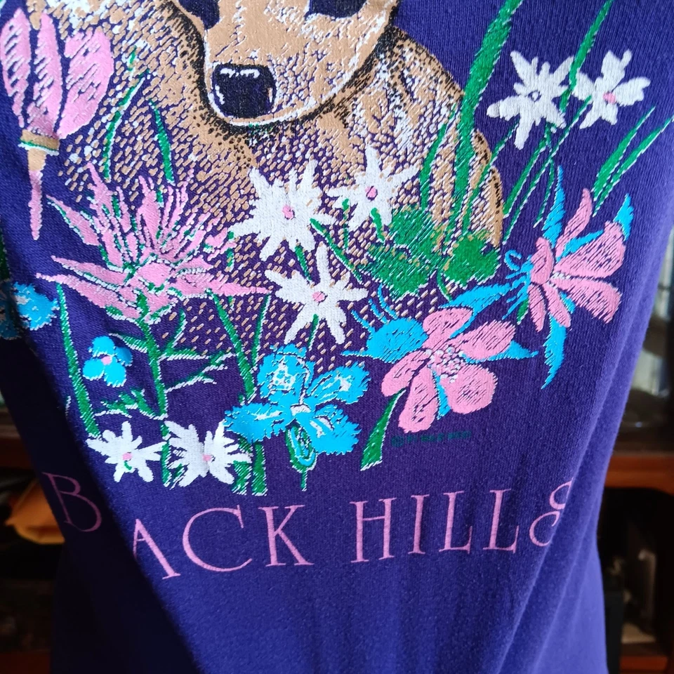 Camiseta vintage de los años 90 para mujer Black Hills SD X-pequeña púrpura Jerzees bebé ciervo Foto 3 de 4