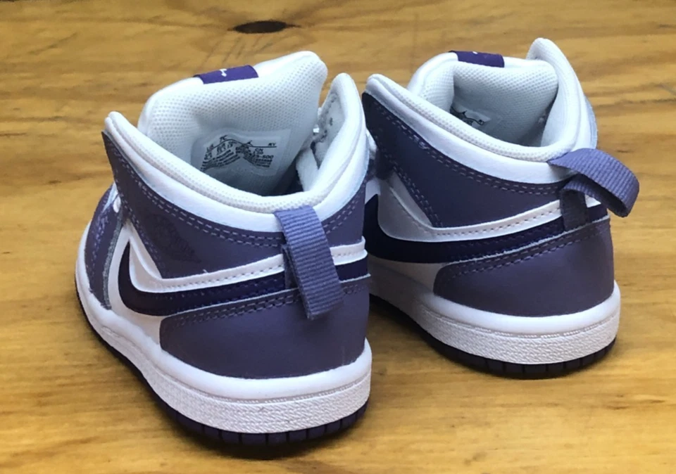 *NUEVO* NIÑOS PEQUEÑOS BEBÉ NIKE AIR JORDAN 1 MID (TD) POLVORIENTO LILA (DQ8425 500) Foto 4 de 4