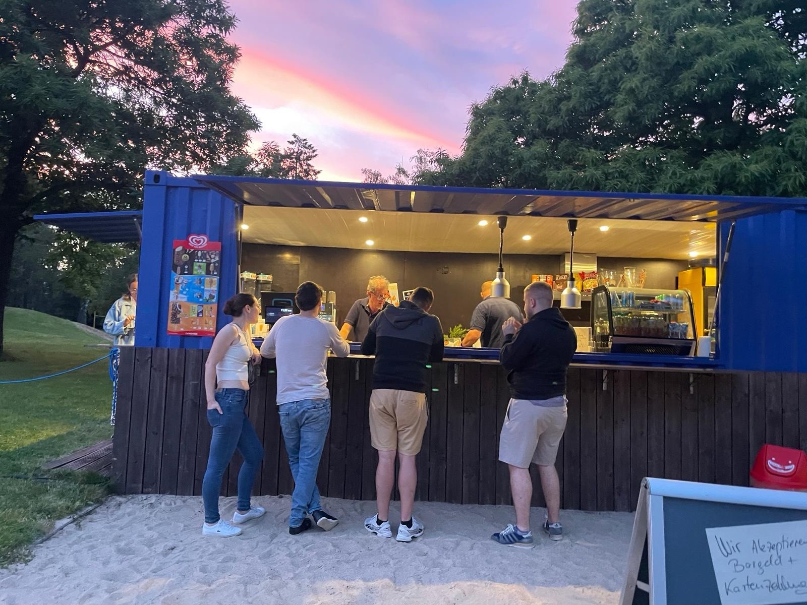 Gastro-Beach-Club Container