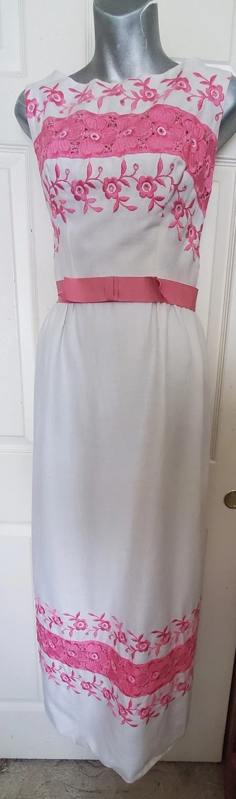 Vintage 60s Long White Dress Pink Embroidery Pink Waist Ribbon B36