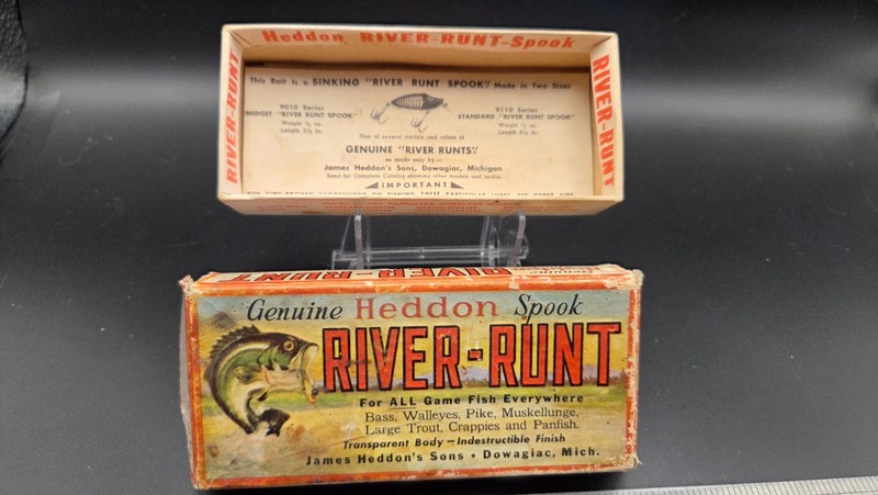 Lot 256  HEDDON 9010 XBP PEARL & BLACK MIDGIT  RIVER RUNT SPOOK MINNOW IN BOX
