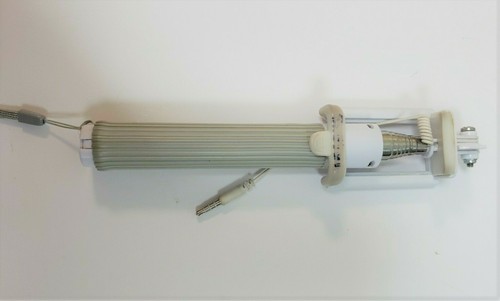 SELFIE STICK Monopod 3.5 mm Audio Jack. Gray/White Extendable 8" to 32" - Picture 7 of 7