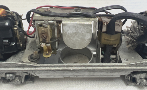 LIONEL POSTWAR "O" 2343 SANTA FE F3 A POWERED CHASSIS, E-UNIT/HORN- WORKS GREAT - Picture 3 of 20