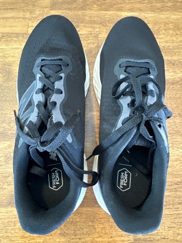 Zapato para correr New Balance Fresh Foam Arishi V4 para mujer negro/dorado claro metálico/ - Imagen 12 de 12