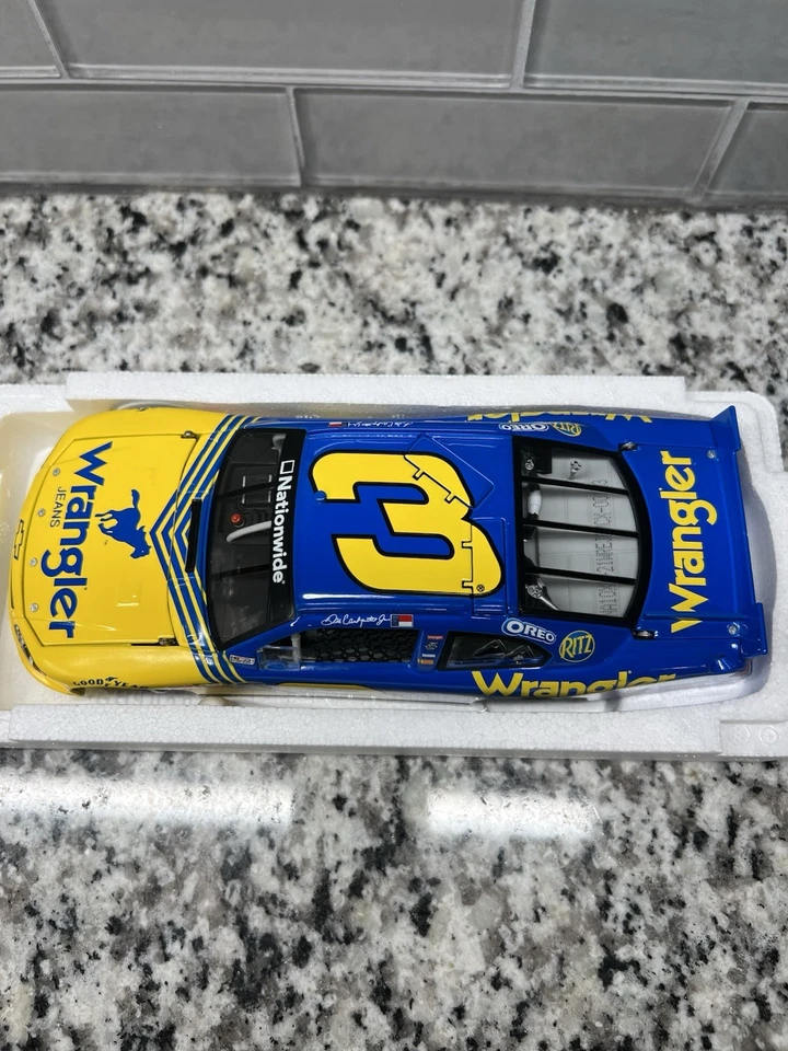 🟨🟦 DALE EARHARDT JR CHEVY ДИЛЕРЫ ЭКСКЛЮЗИВНЫЙ WRANGLER 2010 1/24 CHEVY IMPALA - Изображение 3 из 4
