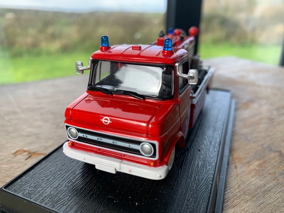 Bomba automática alemana 1974 Opel Blitz pieza de camión de bomberos trabajo diecast modelo 1:50 Foto 2 de 4