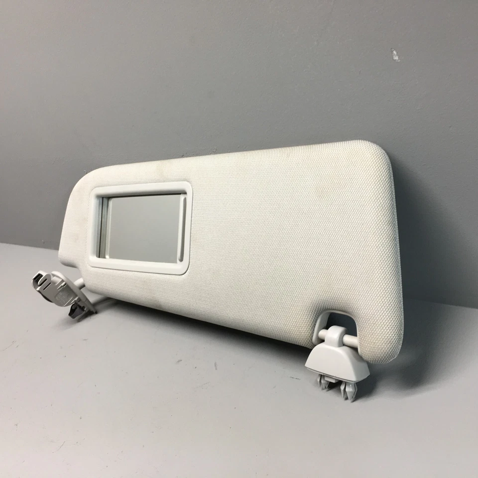 Audi RS7 2017-2018 parabrisas delantero lado del pasajero parasol parasol OEM Foto 3 de 4