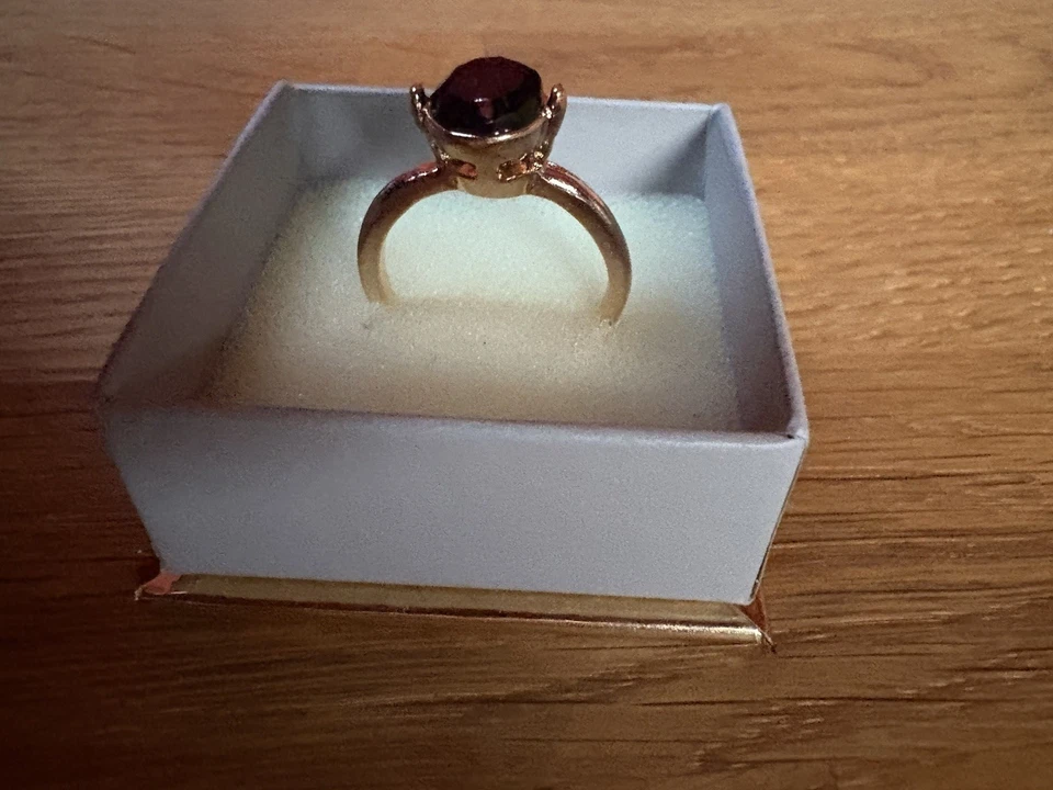 Ring - goldfarben -  mit schwarzem Stein Gr. 63 - NEU - NEU