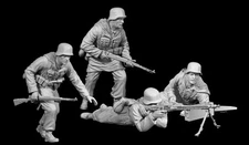 1/35 Scale WWII German Soldiers Winter Assault Team - 4 Figure Set with MG42