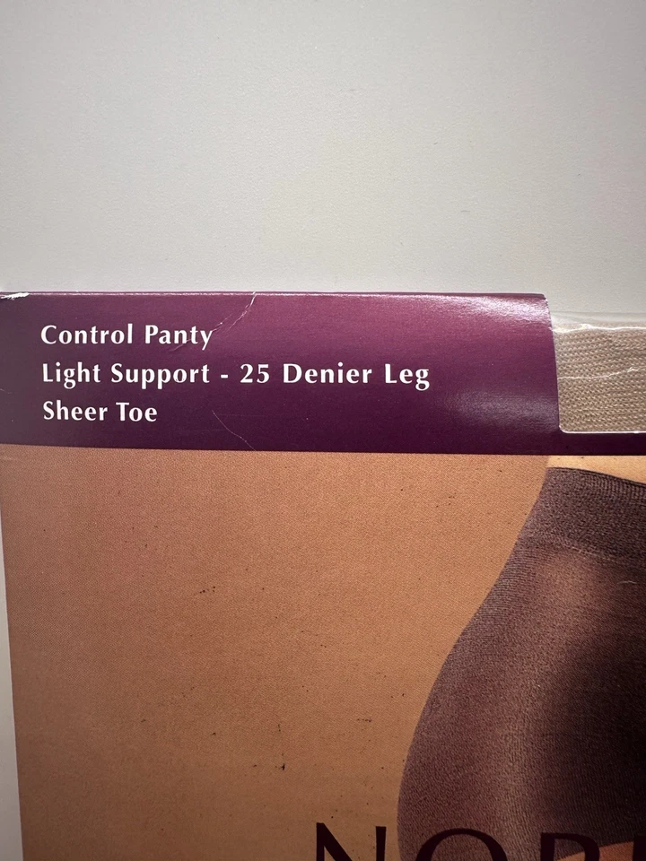 Nuevo en Paquete Nordstrom Soporte Control Top Pantimedias Talla B Beige Claro Pierna 25 Denier Foto 3 de 4