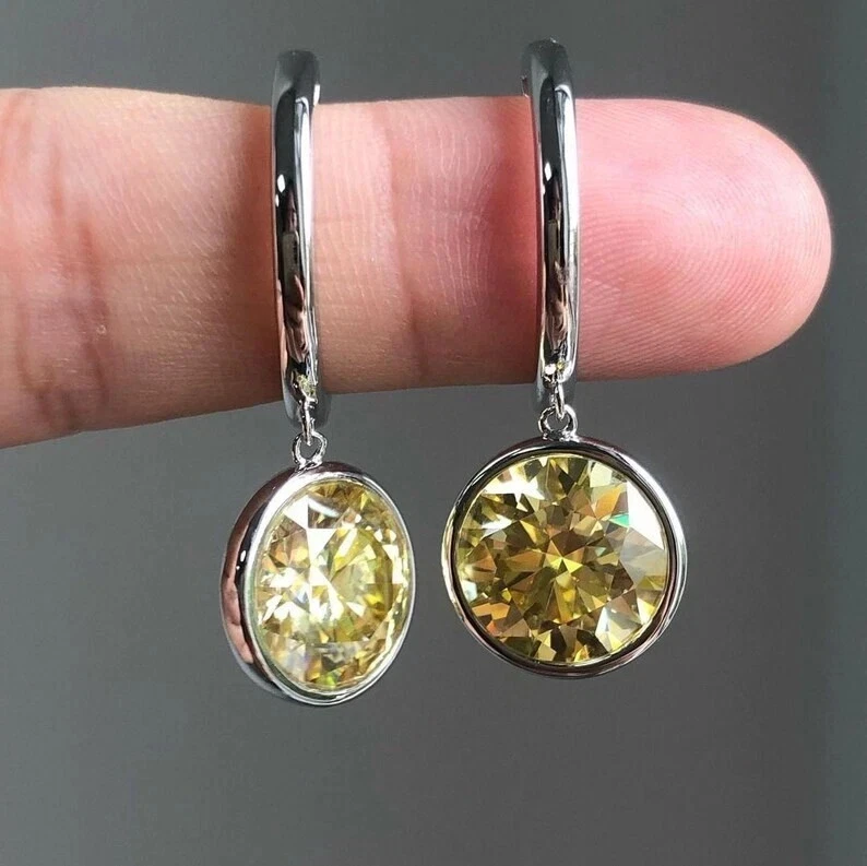 Brincos pendentes redondos de gota de solitário criados em laboratório folheados a ouro amarelo 14k 2 quilates - Imagem 2 de 4