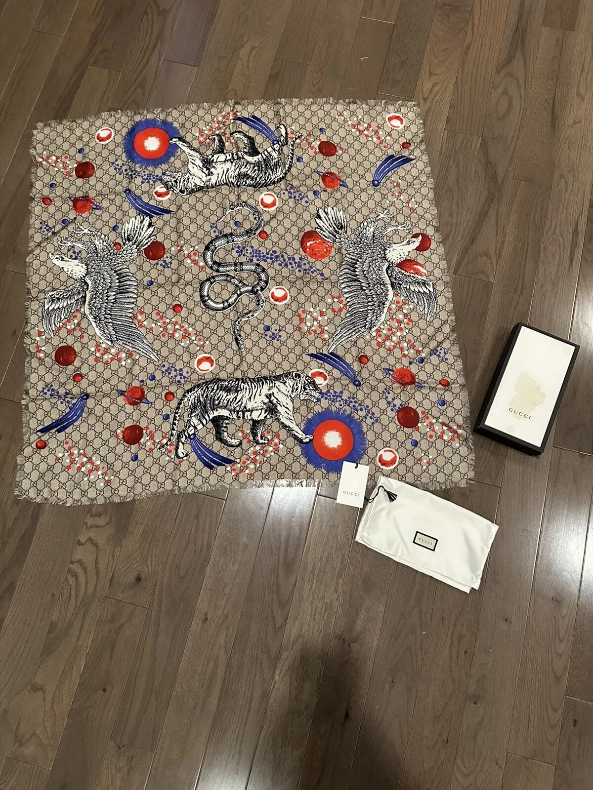 Gucci Supreme Space Animal Foulard Châle GG Signature Serpent Tigre Planètes