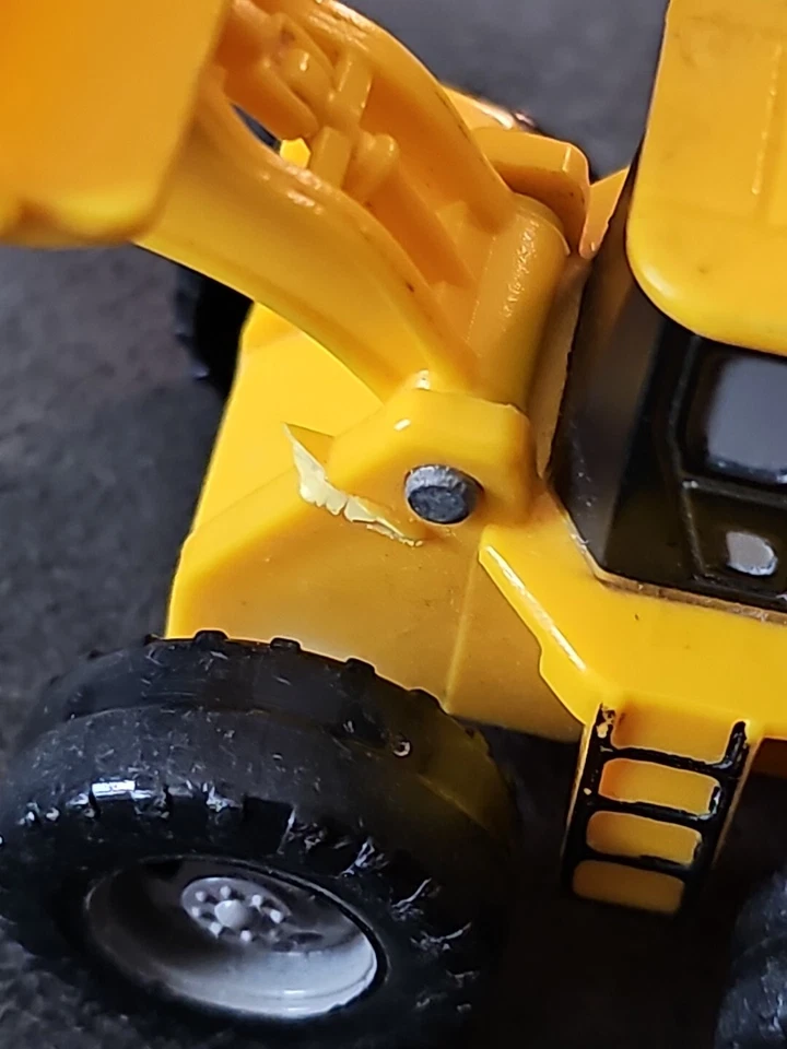 Excavadora de plástico vehículo cargador frontal amarillo - pieza rota Foto 4 de 4