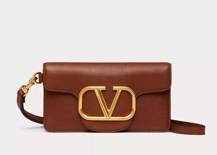 【関税&送料込】Valentino Garavani Brown Leather Vlogo Shopp NWT VALENTINO GARAVANI VLOGO BROWN LEATHER LOCO PHONE CASE