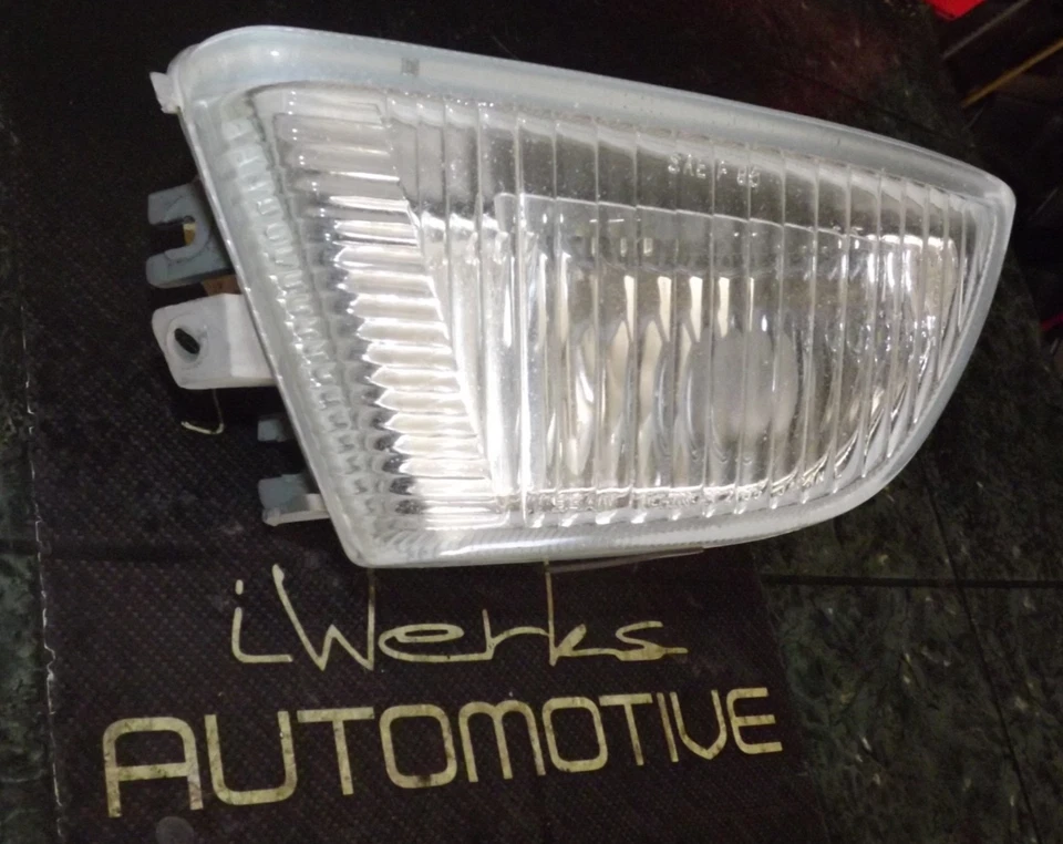 (1) USDM 96-99 OEM Nissan Maxima front driver side fog AUX light assembly 2165 L - Image 2 of 4