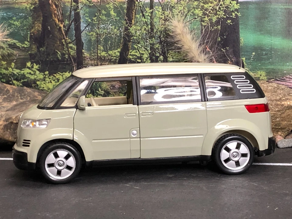 Coche diecast 1:24 Welly CAQUI 2001 VOLKSWAGEN MICROBUS Nº 2419 sin caja Foto 2 de 4