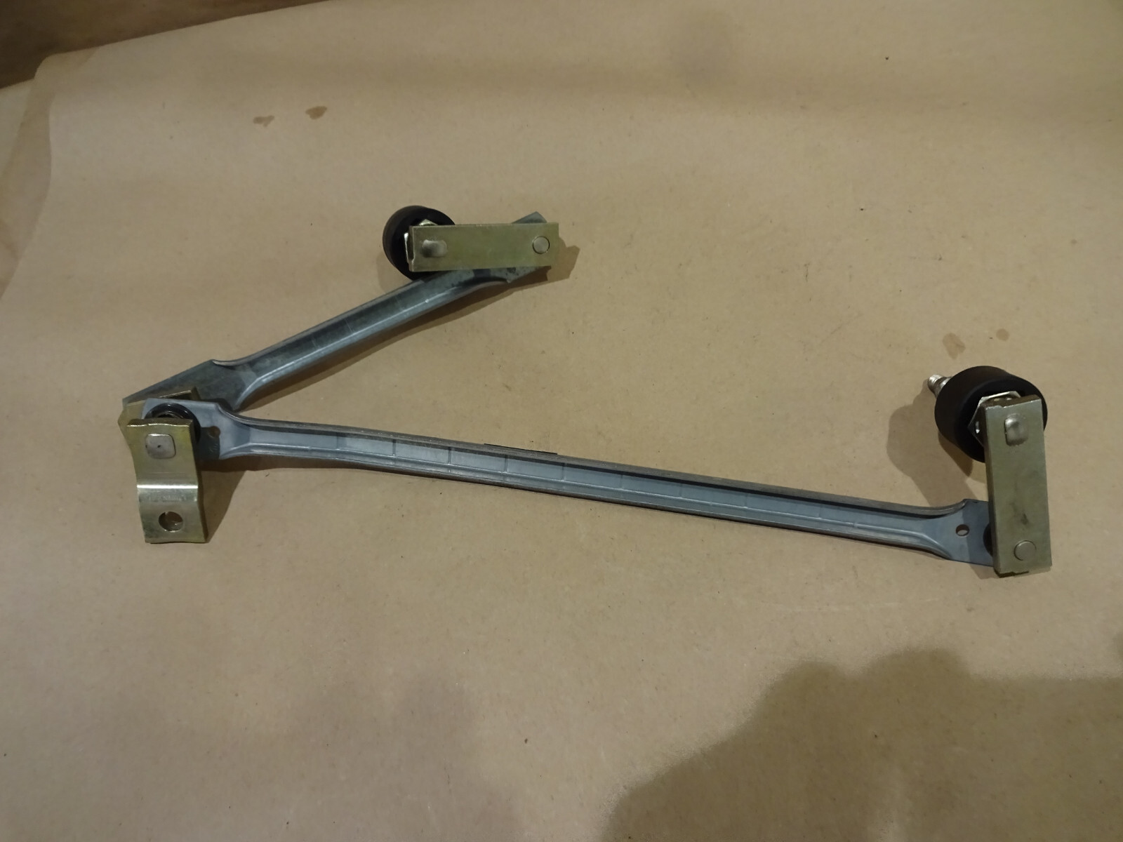 Ferrari 355,348  Linkage / Levers For Windshield Wiper Assembly -  P/N 62885800