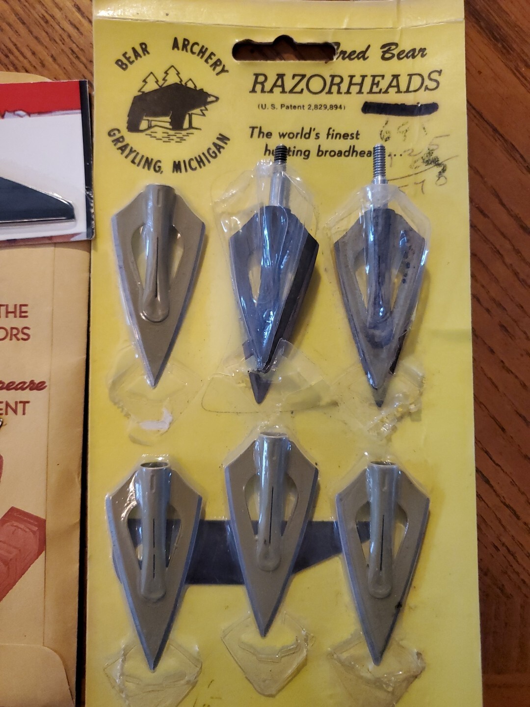 Vintage Fred Bear Archery Razorheads Broadheads Lot of 6 with new