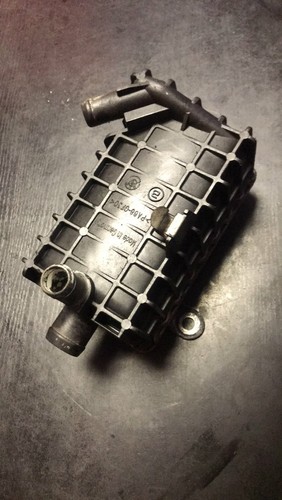 BMW E36 M41 ÖLKÜHLER ÖLFILTERGEHÄUSE BEHR 2245343