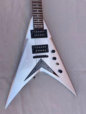 Dean V Custom (2019) - ヴィンテージホワイト Dean V Custom (2019