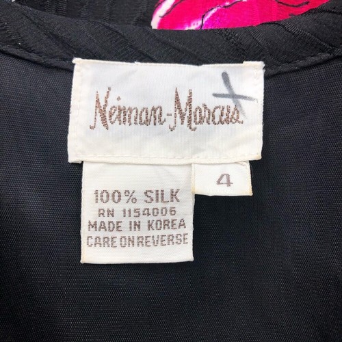 Camicetta donna nera Neiman Marcus floreale multicolore avvolgente con maniche corte e... - Foto 8 di 9