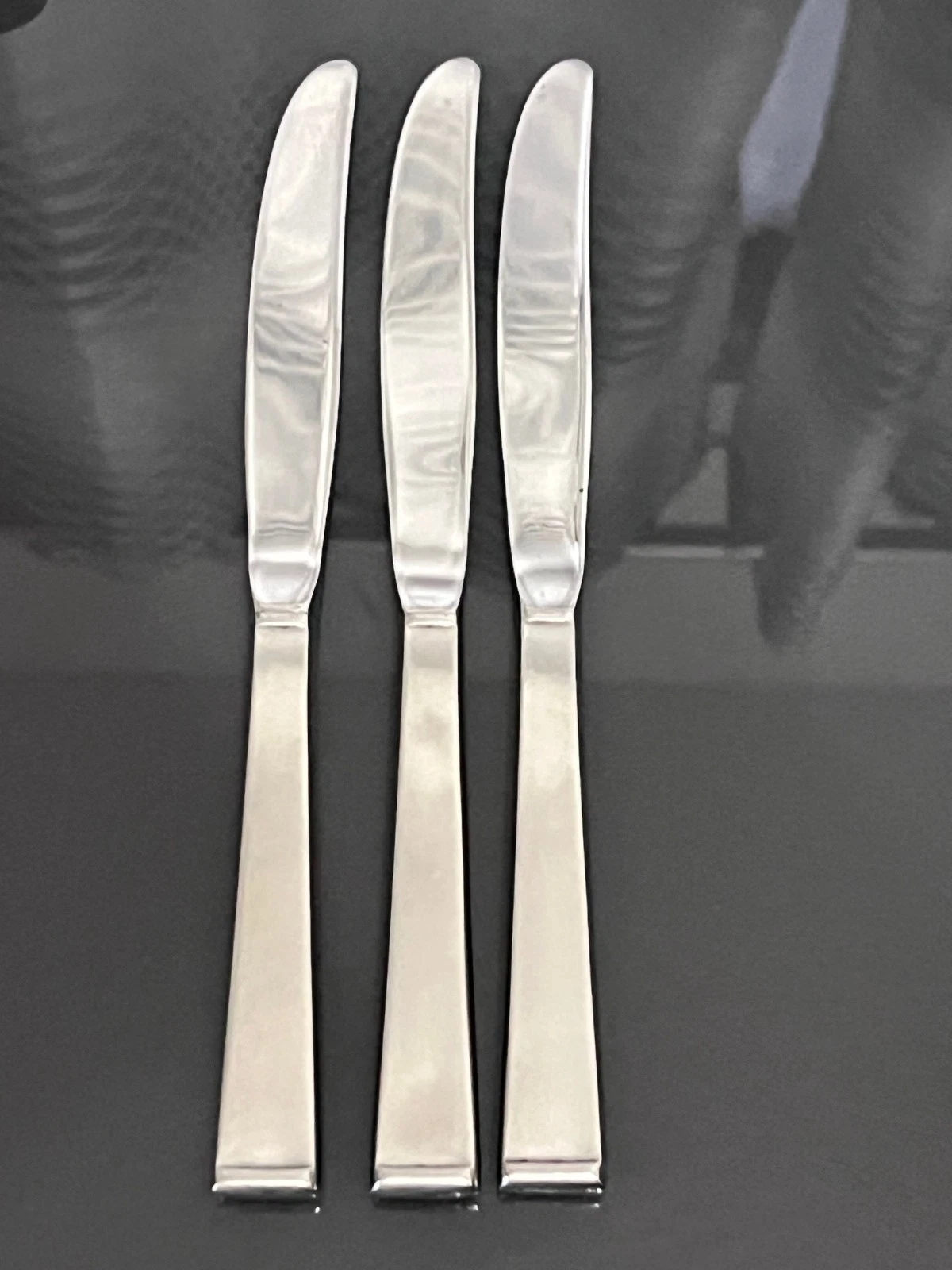 International Lyon NEW CHARM 3 Dinner Knives Knife Serrated XLNT!
