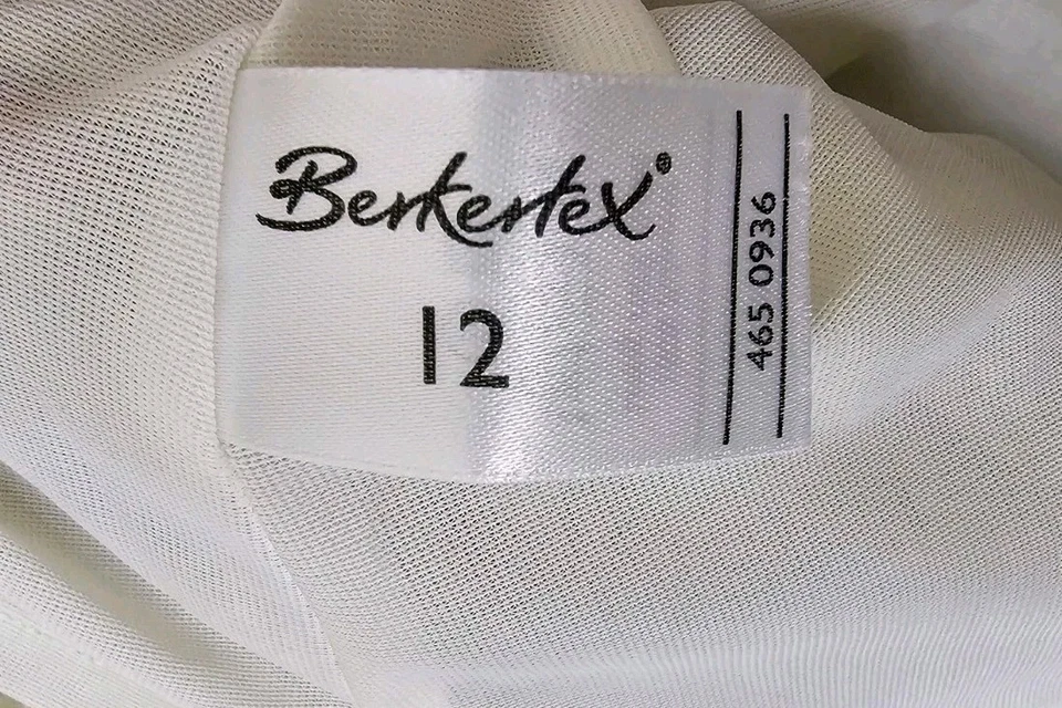 Berkertex Pleated Skirt Size UK 12 String Colour Cream Small Pattern Lined - Image 4 of 4