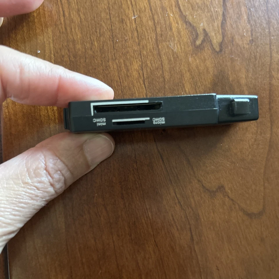 SanDisk MobileMate SD Plus Memory Card Reader - Image 2 of 4