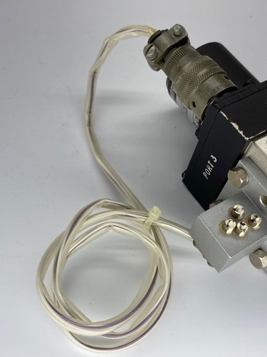 LOGUS MFG. Waveguide Switch 8334 LO62AUL2X28 Serial 295 (28 VDC) 3 Port Band - Picture 15 of 15