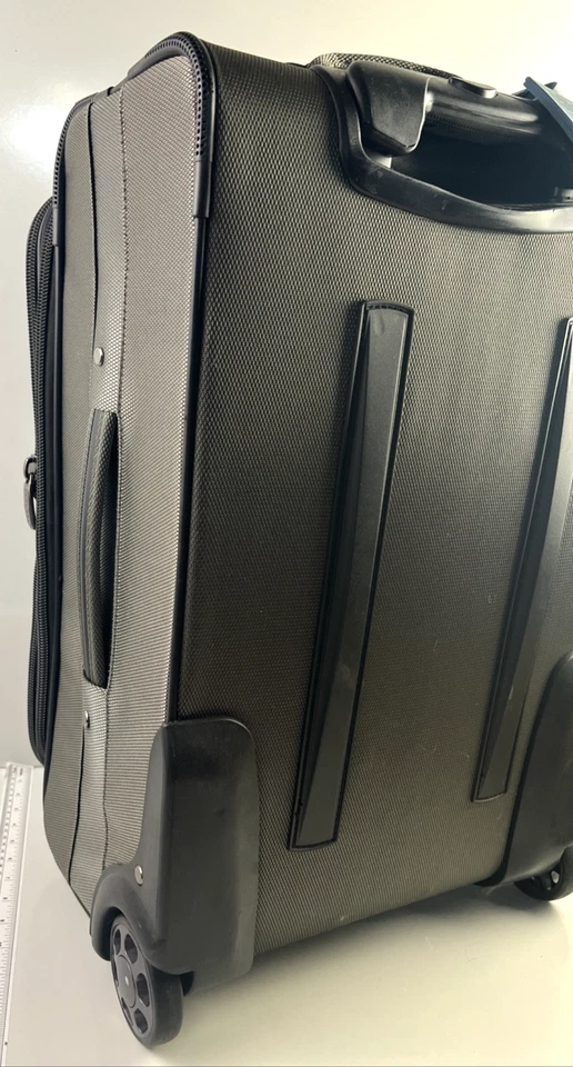 Maleta con ruedas Jaguar gris 23"x14"x 11,5" usada ¡poca y en gran forma! Foto 4 de 4