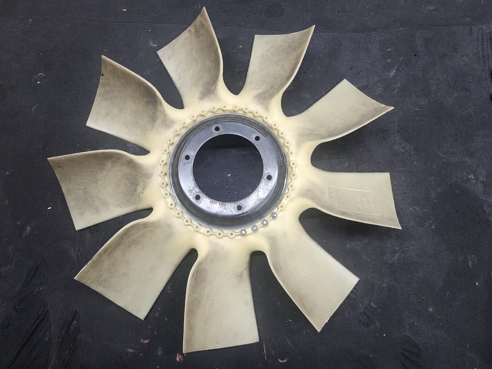 Borg Warner MACK Fan Assembly, 27 Inches, 9 Blades Part # 25171545 