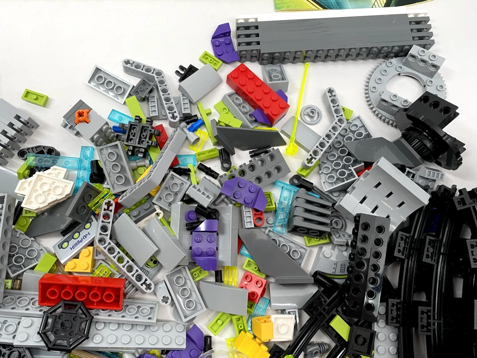 LEGO Alien Conquest 7065 Alien Mothership with Instructions No Box, Incomplete? - Image 4 of 4