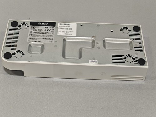 QNAP QSW-M408-2C Managed Switch, Working, No Accessories - Photo 5/8