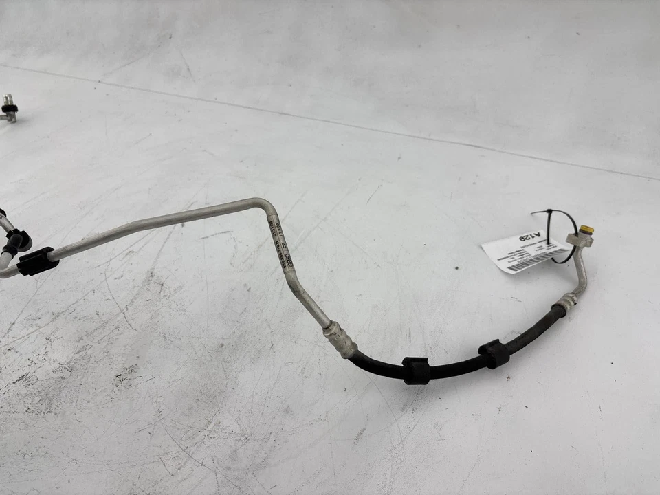 Manguera de refrigerante aire acondicionado Audi A4 2009 OEM 8K0-260-710-N Foto 3 de 4