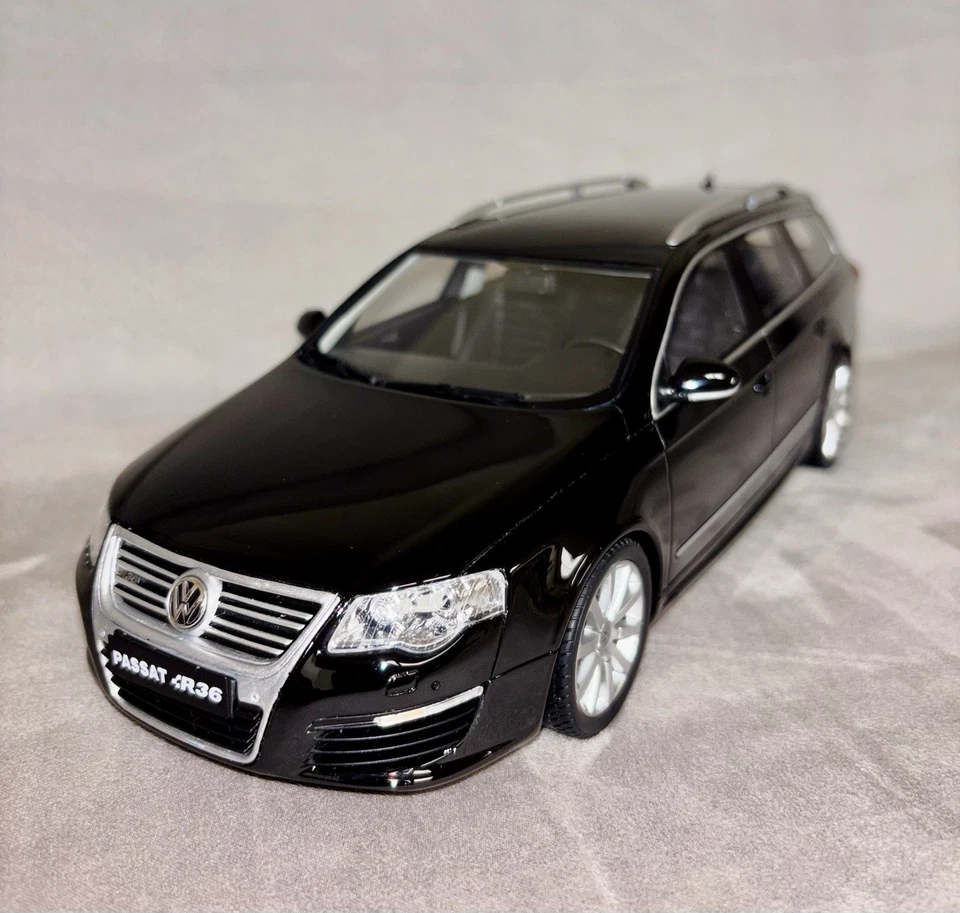 Volkswagen Passat R36 Variant B6 2009 Black 1/18 Ottomobile - Immagine 2 di 4