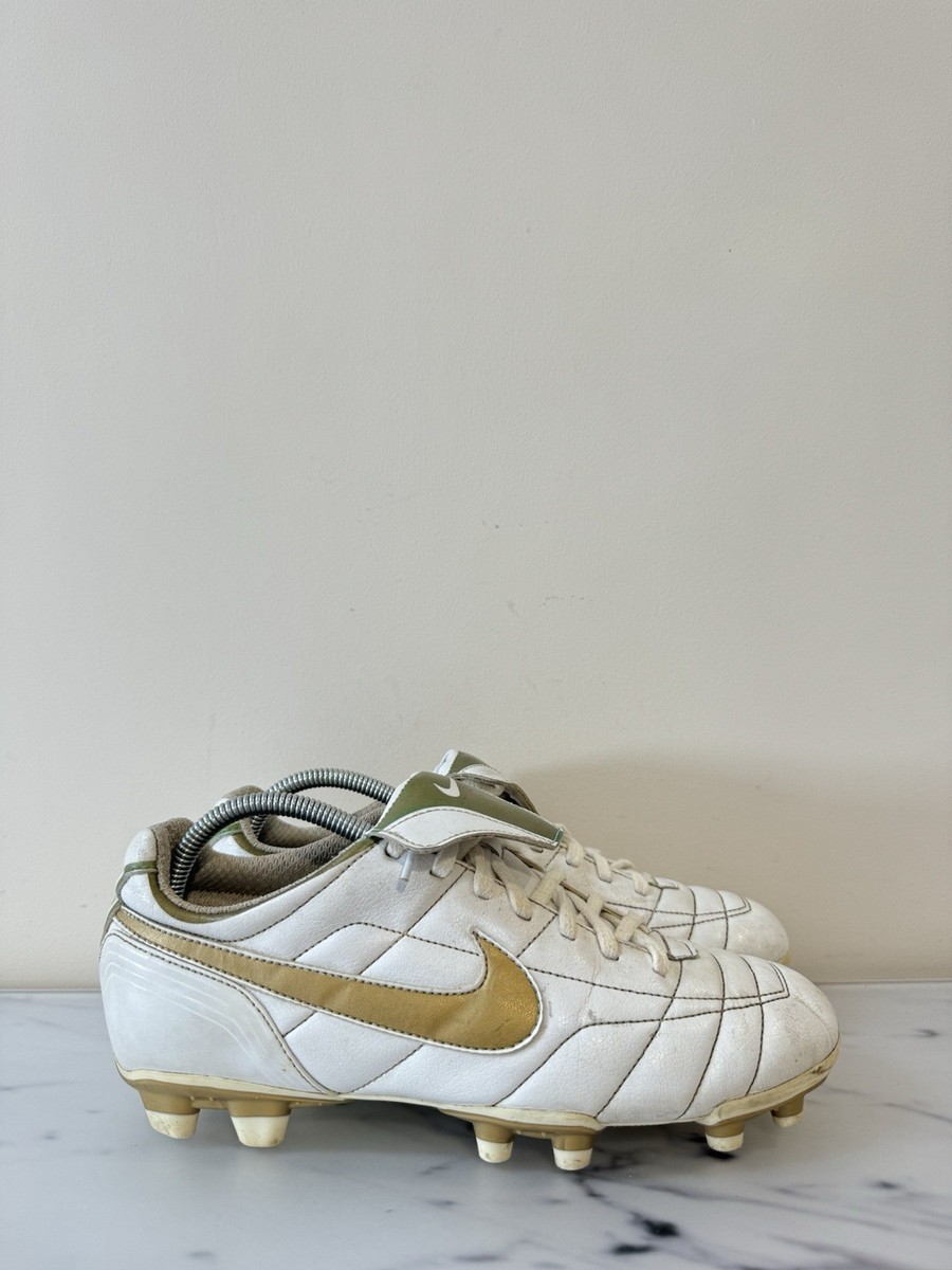 Nike R10 サッカーシューズ ホワイト/ゴールド ロナウジーニョ 28㎝ サッカースパイクマイスターKohei on X: 