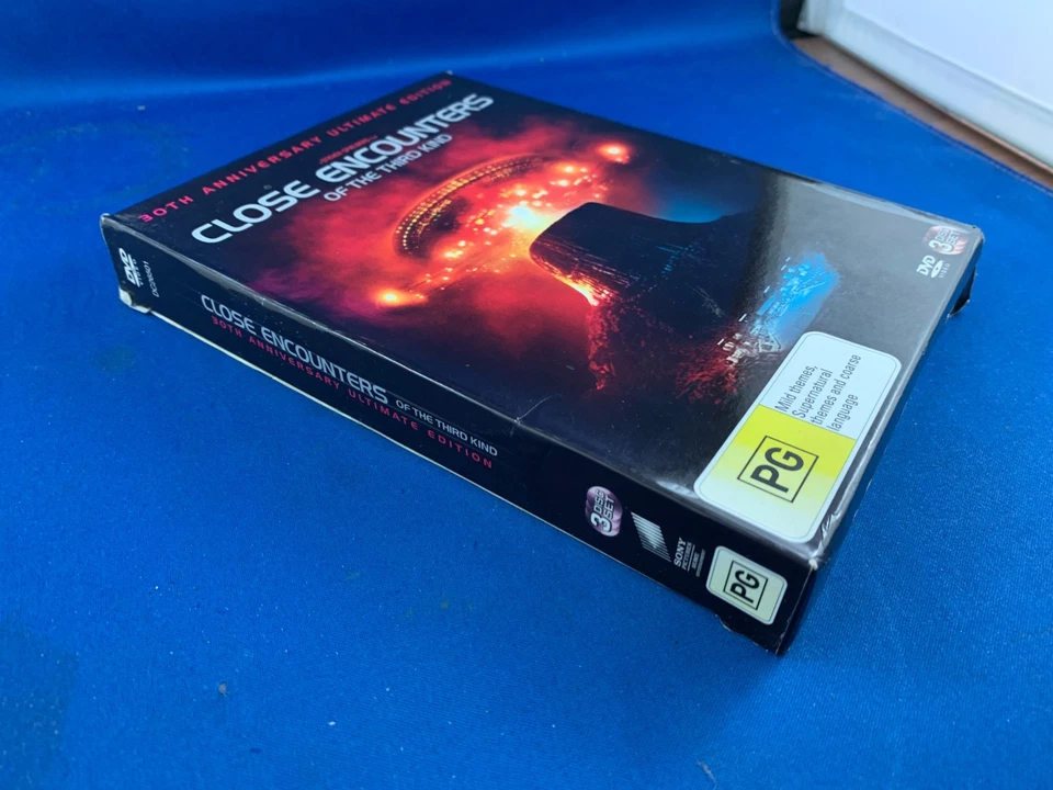 Close Encounters Of The Third Kind: 30th Anniversary Ultimate Edition DVD x 3 - Image 2 of 4