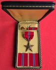 WW2 US Military BRONZE STAR Medal, Ribbon & Lapel Pin Bar w/Original Coffin Case