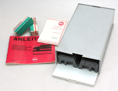 Leica PRADOVIT R150 Slide Projector W/ 2 slide magazines & wired in remote co... - Picture 8 of 8