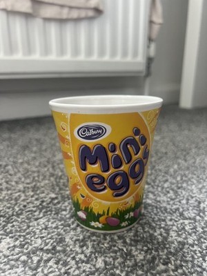 Cadbury Mini Eier Becher Easter Edition - Keramiktasse - buntes Design