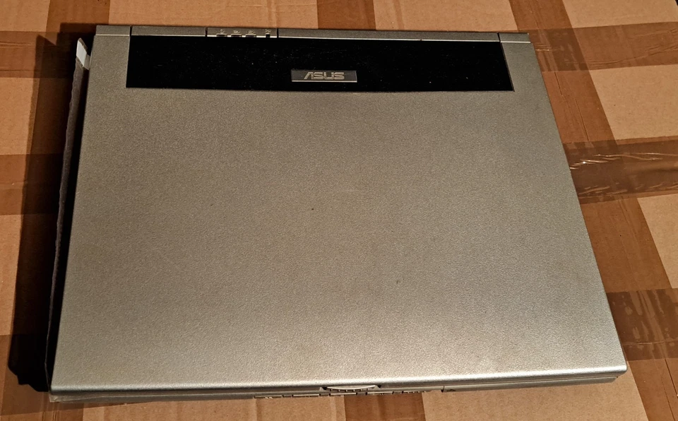 ASUS L2000 Notebook 2002 non funzionante - Immagine 2 di 4