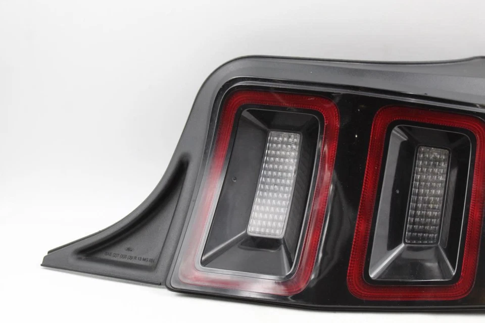 Luz trasera del pasajero derecho compatible con Ford Mustang 2013-2014 OEM #34221 Foto 2 de 4